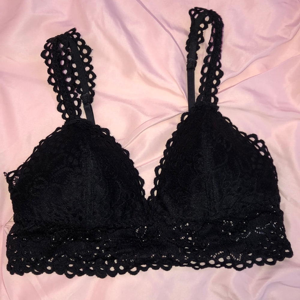 black lace aerie bralette